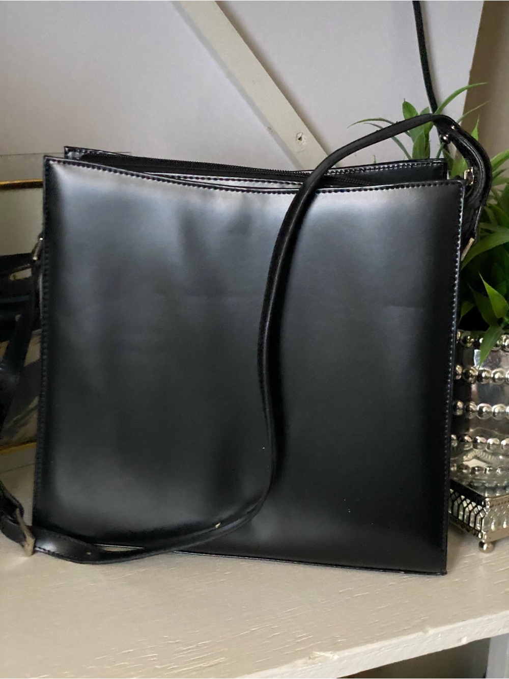 New! Minimalist Black Messenger Bag for Men - Sleek Crossbody Carry